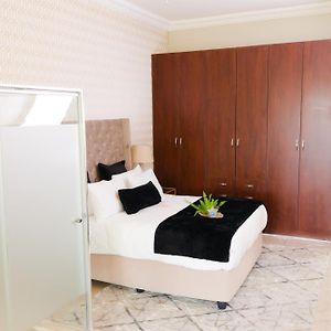 Deluxe Double Room Shower